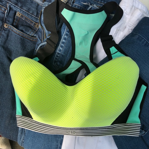 Sports Bra - Picture 1 of 4